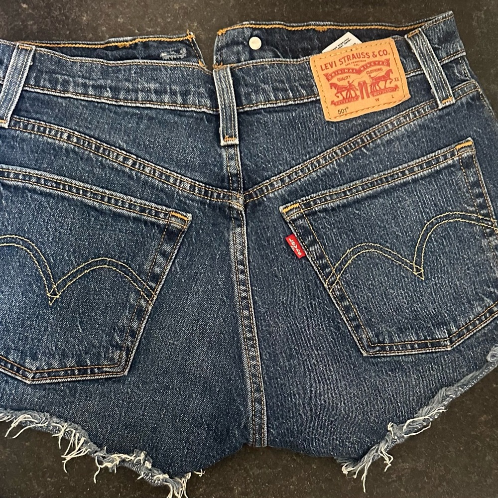 Set of 4 Levi’s Distressed Denim Shorts - Light to Dark Washes - Picture 6 of 9